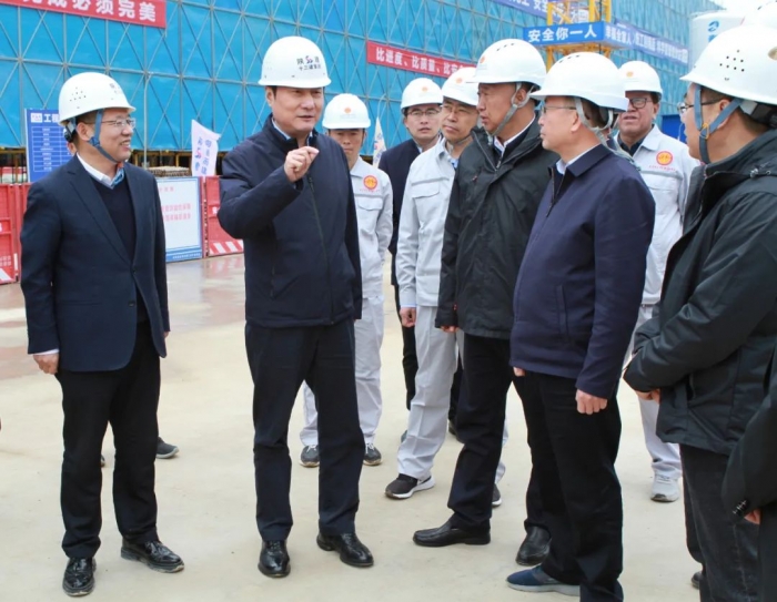 省人大常委會(huì)副主任、省...